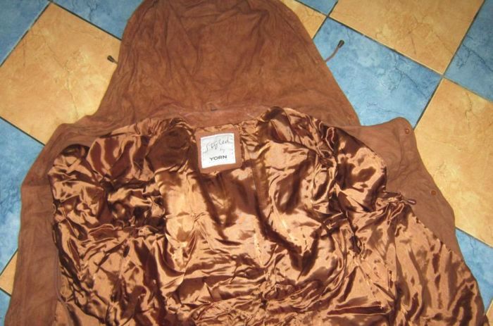 Фото 5. Стильная женская кожаная куртка с капюшоном YORN. Франция. Лот 627