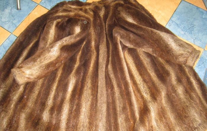 Фото 7. Большая шикарная женская натуральная бобровая шуба. Германия. Лот 690
