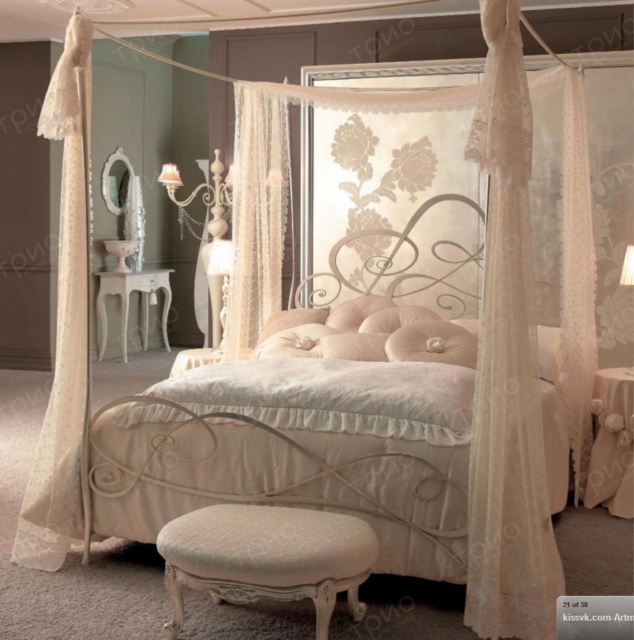 Кованная кровать с балдахином