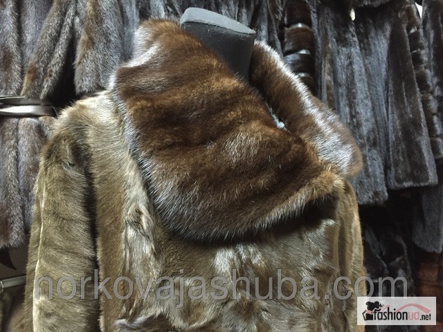 Фото 3. Элегантная легкая шуба из меха козы с норковым воротником