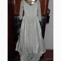 Продам белое свадебное платье -атлас. вышивка