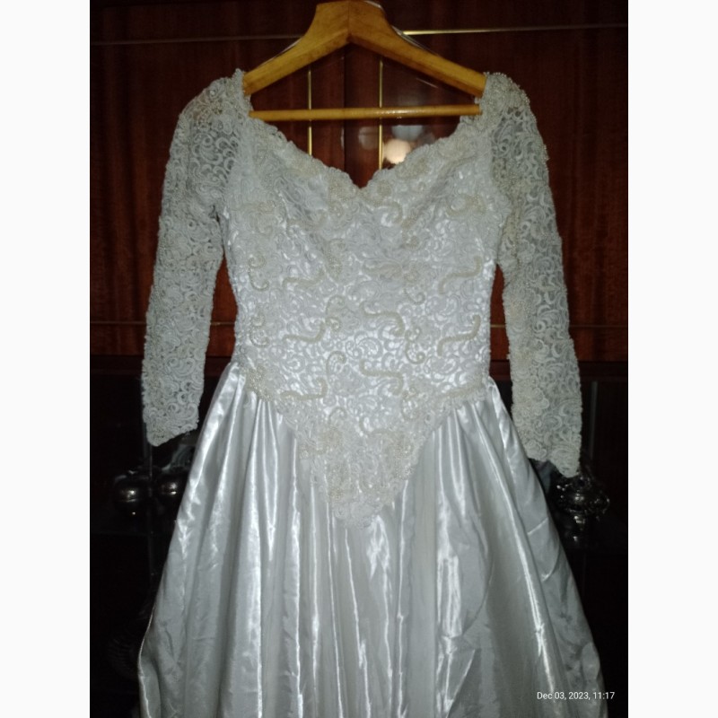 Фото 2. Продам белое свадебное платье -атлас. вышивка