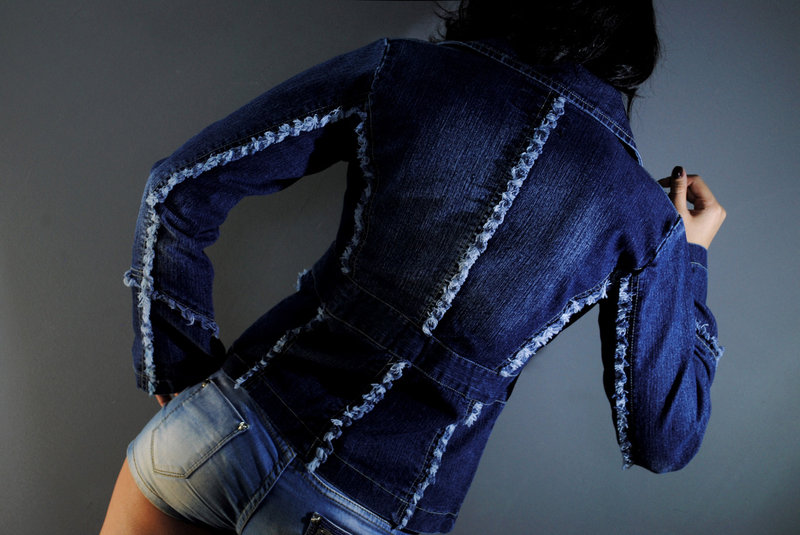 Фото 3. Стильный и элегантный женский джинсовый пиджачок