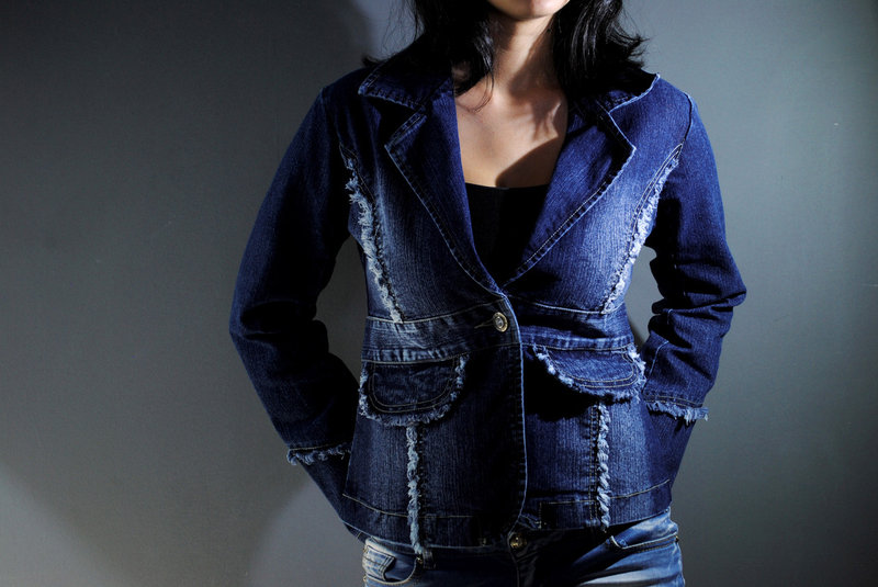 Фото 4. Стильный и элегантный женский джинсовый пиджачок