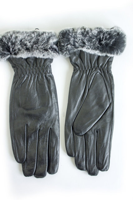 Фото 2. Женские кожаные перчатки на меху с опушкой, очень теплые