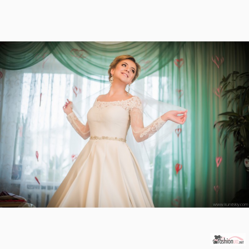 Фото 3. Вишукана та сучасна весільна сукня від Ida Torez
