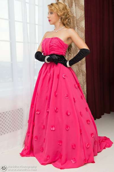 Продам рожеву сукню зі шлейфом для фотосесії, знижка