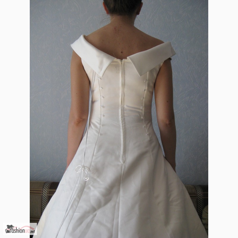 Фото 3. Весільна сукня