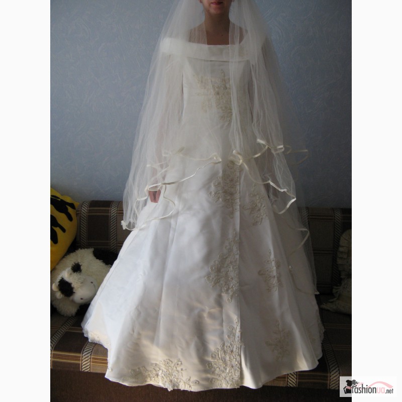 Фото 4. Весільна сукня