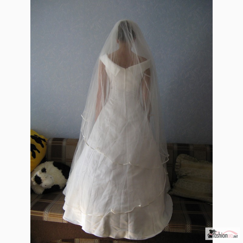Фото 5. Весільна сукня