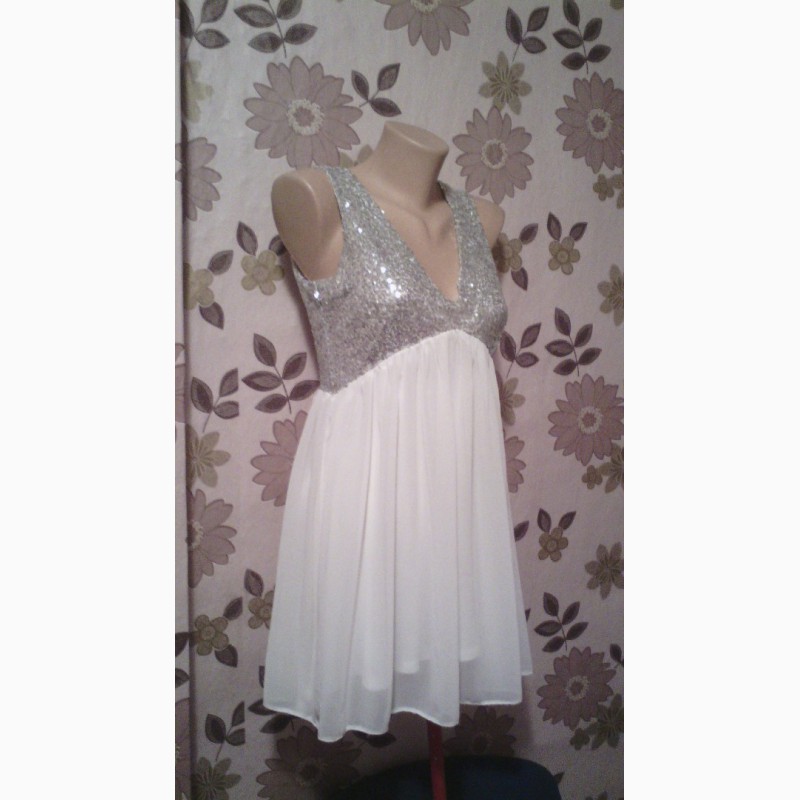 Фото 2. Продам белое шифоновое платье с блестками на трикотажной подкладке