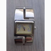 Женские наручные часы-браслет QQ