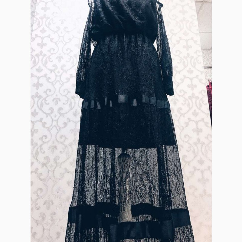 Фото 2. Чорна мереживна сукня, дизайнер Roberta Biagi