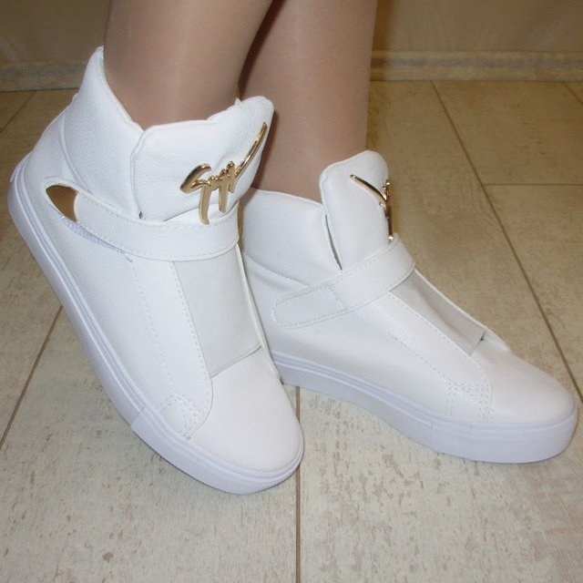 Фото 2. Ботинки белые женские, экокожа