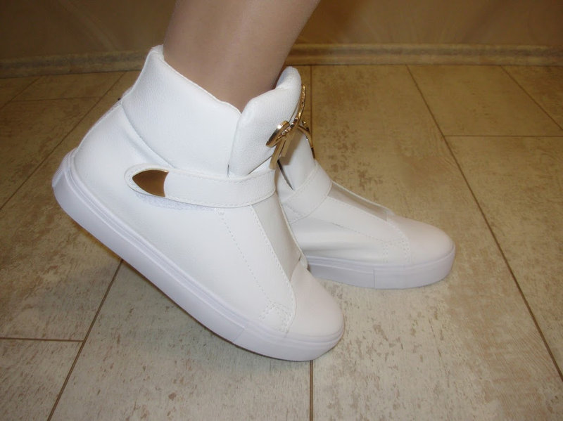 Фото 3. Ботинки белые женские, экокожа