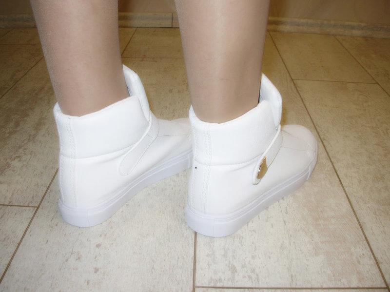 Фото 4. Ботинки белые женские, экокожа