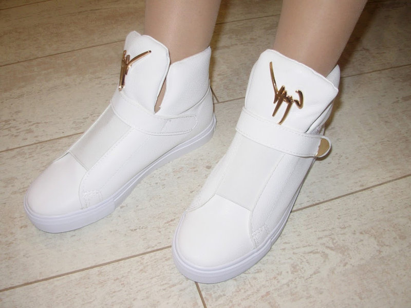 Фото 5. Ботинки белые женские, экокожа